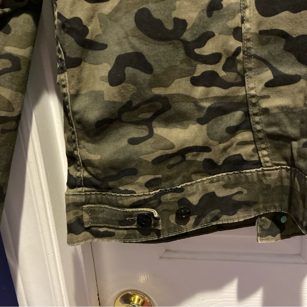 LuLaRoe Camo Print Jean Jacket 3XL in EUC - Picture 4 of 12